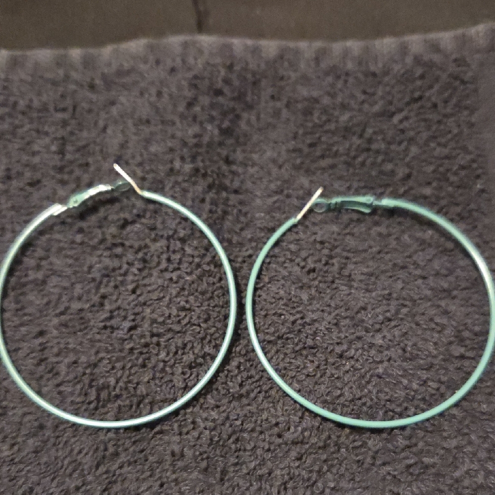🛍 10 For $ 20 Green Hoop Earrings